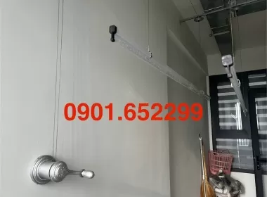 Giàn phơi gắn trần kiểu tay quay