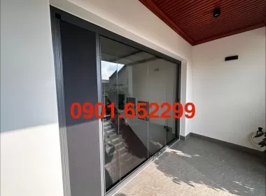  Thi công vách ngăn lạnh rèm tổ ong tại Aquacity